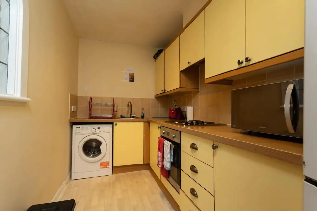 Stylish 2 Bedroom Apartment Near The City Centre 爱丁堡 英国
