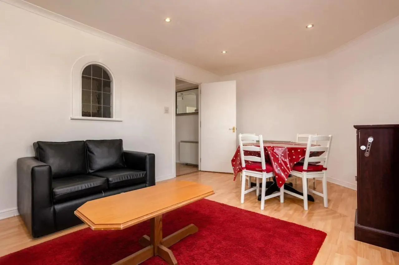 Stylish 2 Bedroom Apartment Near The City Centre location
